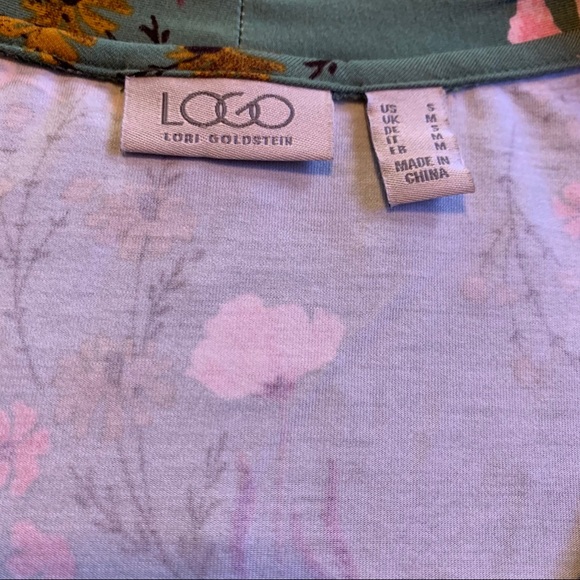 LOGO Lori Goldstein Green Floral Top size S - Picture 2 of 6